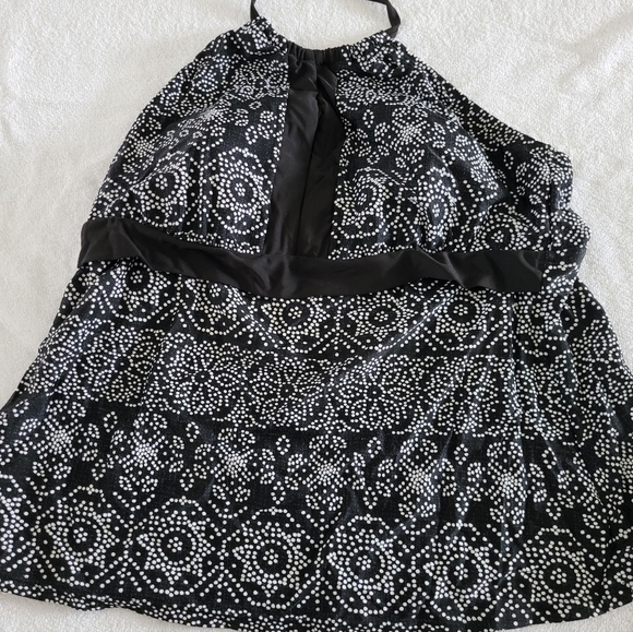 Black and white tankini top. - Picture 1 of 3